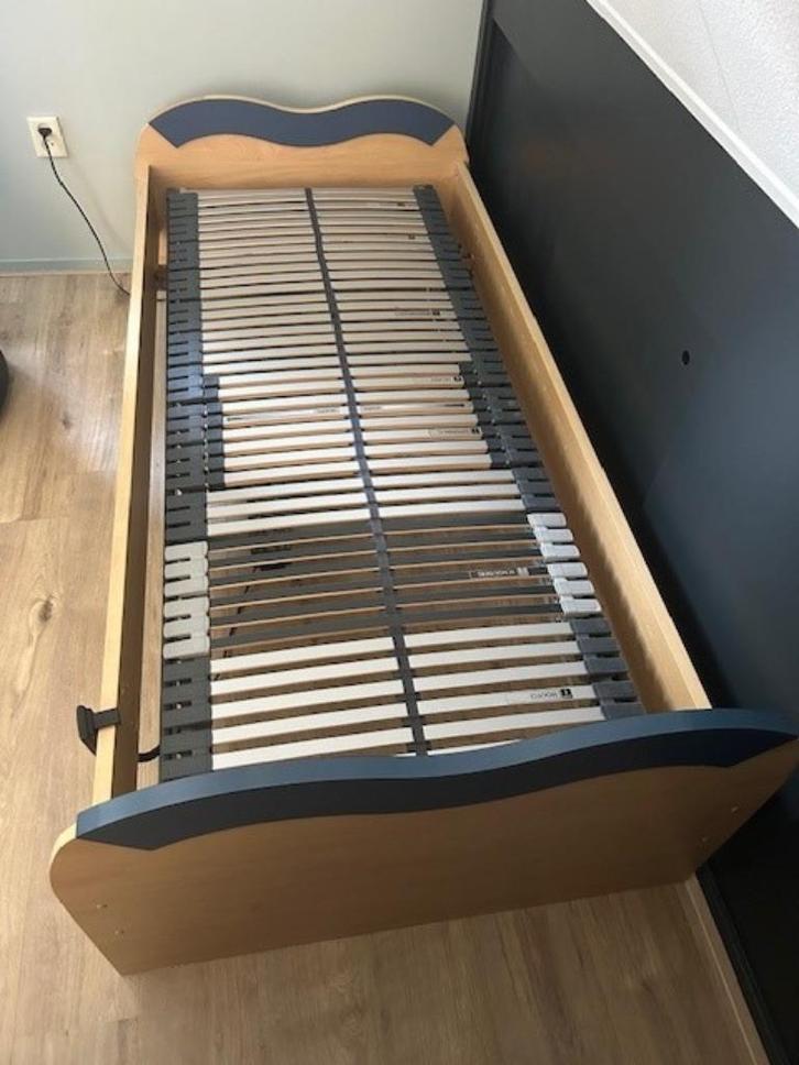lattenbodem elektrisch bediend, Huis en Inrichting, Slaapkamer | Matrassen en Bedbodems, Gebruikt, Matras, 90 cm, 200 cm, Eenpersoons