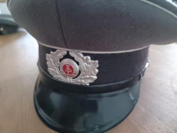 NVA DDR nos leger pet oost Duitse leger Incl DDR kranten!  beschikbaar voor biedingen