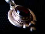 Zilveren 925 zilver kettinghanger mooi bewerkt met granaat, Sieraden, Tassen en Uiterlijk, Kettinghangers, Overige voorstellingen