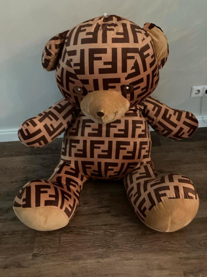 Fendi Teddybeer - grote Luxe Knuffel Xxl, Kinderen en Baby's, Speelgoed | Knuffels en Pluche, Zo goed als nieuw, Beer, Ophalen