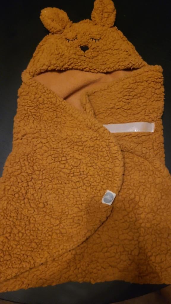 Schattige bruine baby omslagdoek met berenoren, Kinderen en Baby's, Ophalen of Verzenden, Zo goed als nieuw, Minder dan 70 cm