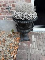 Gietijzeren bloempotten zwart, Tuin en Terras, Tuinvazen, Ophalen of Verzenden, Zo goed als nieuw