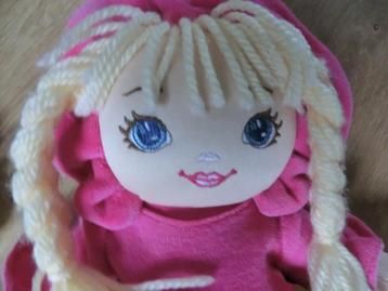 Knuffelpoppen 35 cm. en 21 cm., Als nieuw, samen 2,00 euro. beschikbaar voor biedingen