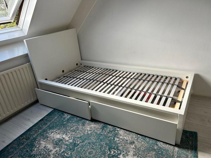 IKEA MALM 1-persoons bed 90x200 - Kleine beschadigingen, Huis en Inrichting, Slaapkamer | Bedden, Gebruikt, Eenpersoons, 90 cm