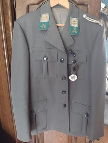 Officiers jas douane inspecteur met emblemen beschikbaar voor biedingen
