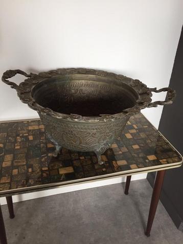 Koperen pot beschikbaar voor biedingen