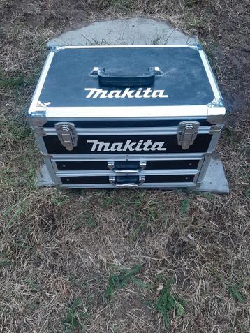 Makita koffer.  beschikbaar voor biedingen