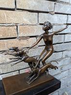 Bronzen beeld: Vrouw met honden. Jachtgodin, Antiek en Kunst, Kunst | Beelden en Houtsnijwerken, Ophalen