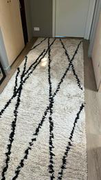 Vloerkleed zwart/wit 410x125cm, Huis en Inrichting, Ophalen, Wit, 200 cm of meer, Zo goed als nieuw