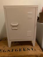 Klein bijzet (nacht) kastje, Huis en Inrichting, Kasten | Lockerkasten, Ophalen, Zo goed als nieuw, Retro/Industrieel