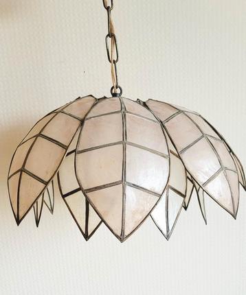 Prachtige antieke capiz lotusvorm hanglamp! beschikbaar voor biedingen