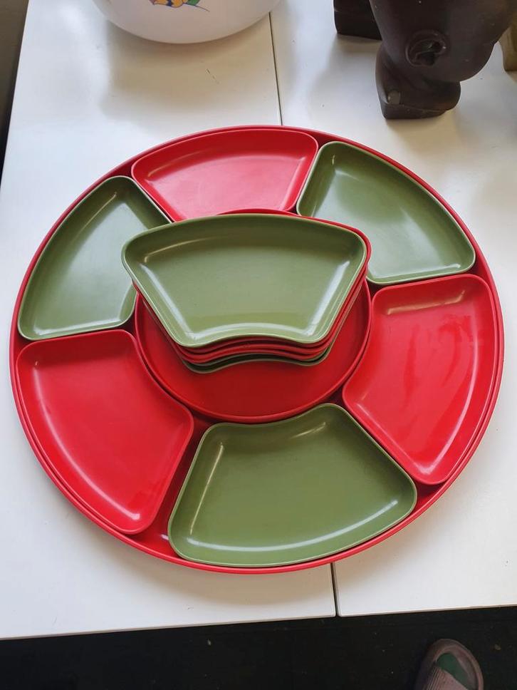 Vintage kunststof serveerschaal met Bakjes, Huis en Inrichting, Keuken | Servies, Gebruikt, Schaal of Schalen, Overige stijlen