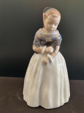 Royal Copenhagen porselein Amager Girl (Reyshof) beschikbaar voor biedingen
