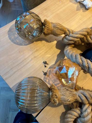 Touwlampen met bollen beschikbaar voor biedingen