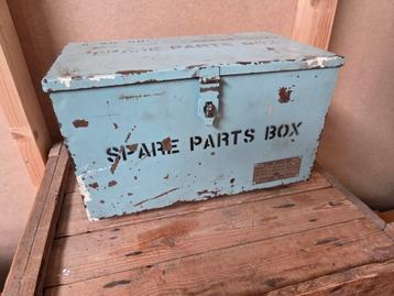 Mooie vintage metalen spare parts box NSDK Japan beschikbaar voor biedingen