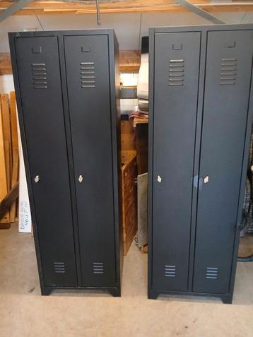 Vintage lockerkast 2 deur zwart.€59 beschikbaar voor biedingen