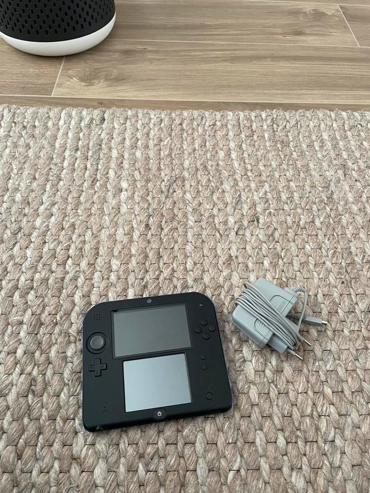 Nintendo 2DS, Spelcomputers en Games, Spelcomputers | Nintendo 2DS en 3DS, Zo goed als nieuw, 2DS, Blauw, Met beschermhoes of tas