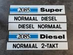 5 benzinepomp bordjes. SUPER NORMAAL DIESEL 2-TAKT 2085, Ophalen of Verzenden, Gebruikt, Reclamebord