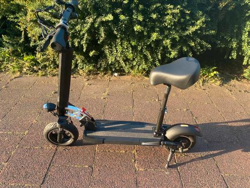 Te koop elektrische step met zadel, Fietsen en Brommers, Steps, Zo goed als nieuw, Elektrische step (E-scooter), Ophalen of Verzenden