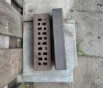 Gratis! +/- 260 geperforeerde bakstenen – (28,5 x 9 x 5 cm), Ophalen, Gebruikt, Klinkers, 5 tot 10 m²