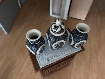 Prachtige vazen beschikbaar voor biedingen