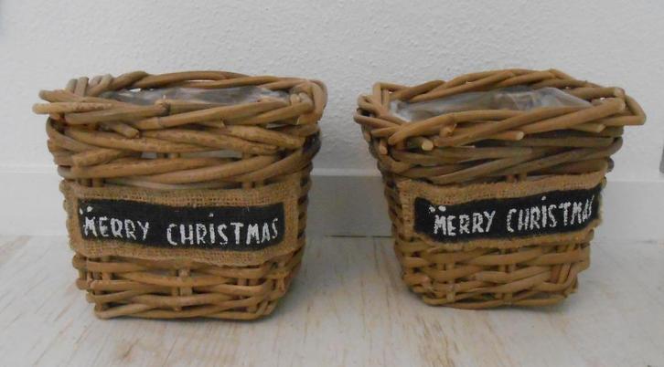 2 rieten mandjes met merry christmas, Tuin en Terras, Bloempotten, Zo goed als nieuw, Overige materialen, Binnen, Minder dan 40 cm