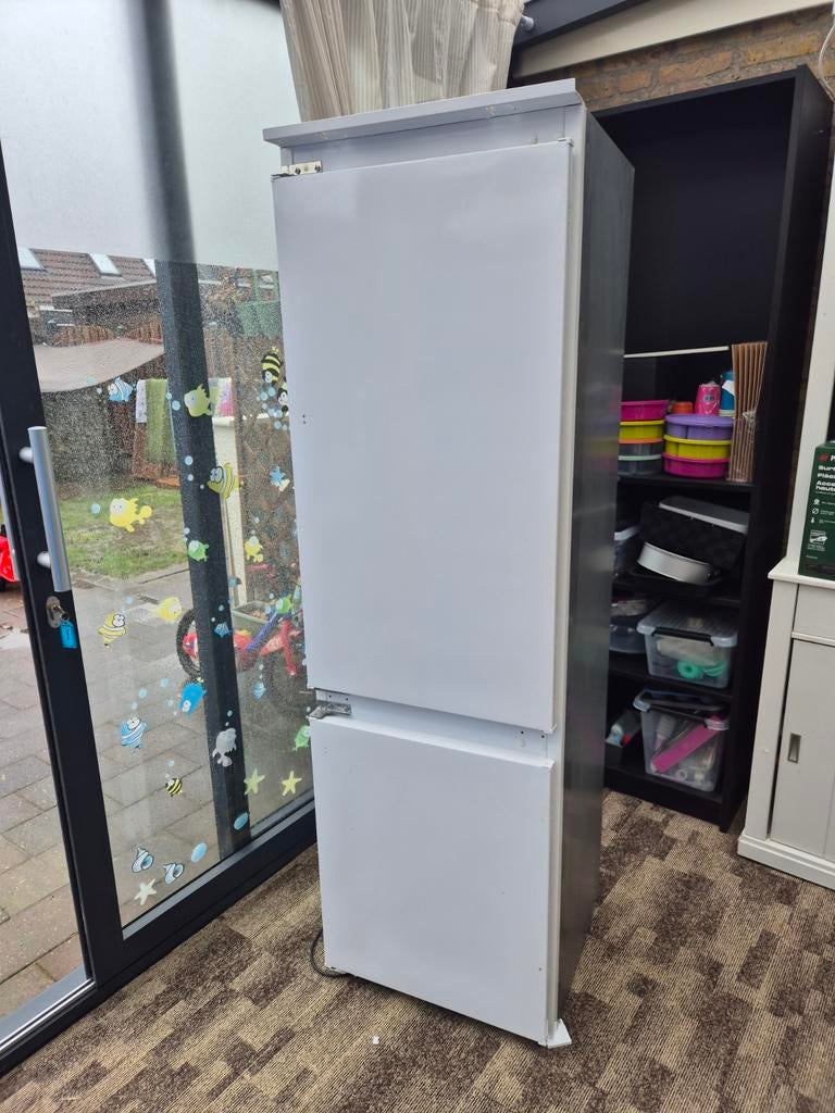 Indesit inbouwkoelkast met vriezer - 5 jaar oud, Witgoed en Apparatuur, Koelkasten en IJskasten, Ophalen, 150 tot 200 liter, Gebruikt