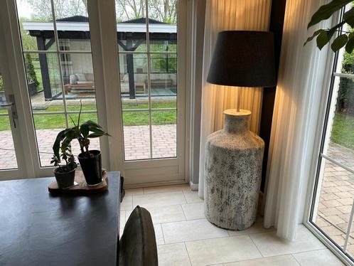 Bijzondere vloerlampen. Terracotta zeer robuust en groot., Huis en Inrichting, Lampen | Lampenkappen, Zo goed als nieuw, 50 cm of meer
