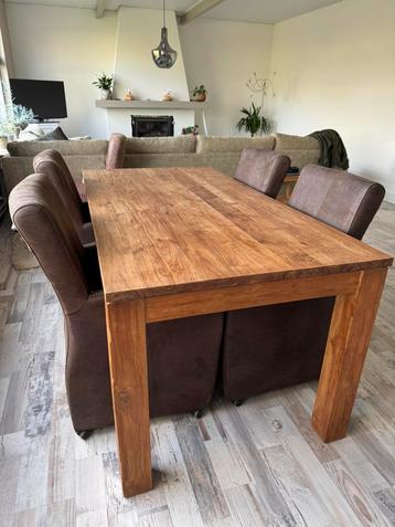Mooie Teakhout eettafel beschikbaar voor biedingen