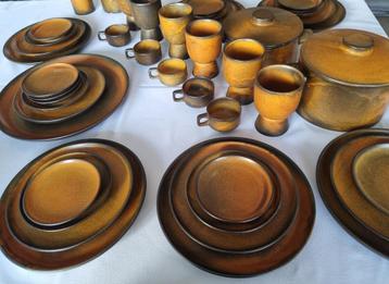 PRIJS = AANTAL KIJKERS   Keramisch servies HEISTERHOLZ beschikbaar voor biedingen