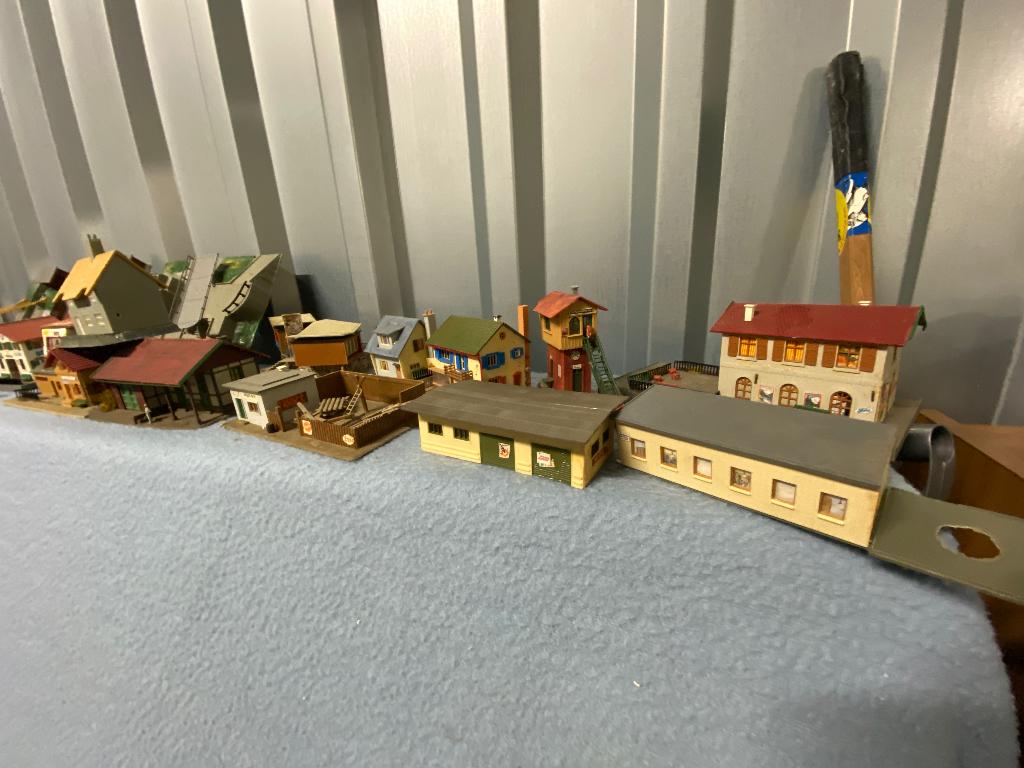 Treinhuisjes, Hobby en Vrije tijd, Modeltreinen | H0, Ophalen, Gebruikt, Gelijkstroom, Brug, Tunnel of Gebouw