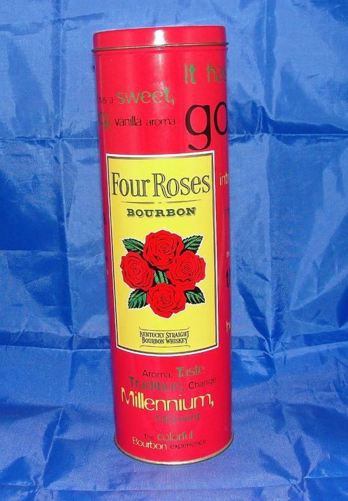 Four Roses Bourbon millenium blik 2000, 30 cm hoog, 9 cm ø., Verzamelen, Merken en Reclamevoorwerpen, Zo goed als nieuw, Verpakking