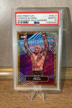 PSA 10 Charles Oliveira /39 headliners gold shimmer UFC, Ophalen of Verzenden, Nieuw, Plaatje
