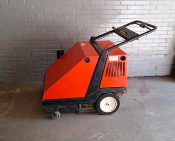 Veegmachine hako hamster opknapper.  beschikbaar voor biedingen