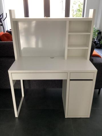 Mooie witte bureau , kaptafel 2 delen beschikbaar voor biedingen