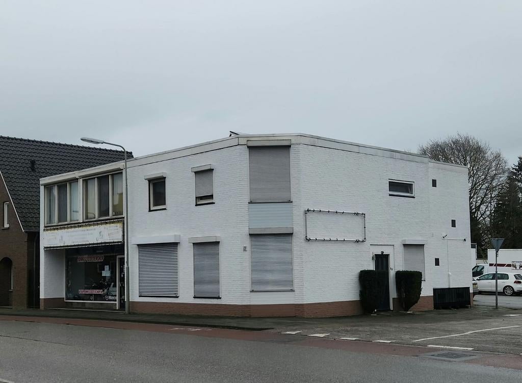 Woonhuis vrijstaand tevens winkel ruimte, Huizen en Kamers, Kamers te huur