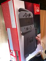 Nintendo Switch met doos!, Spelcomputers en Games, Spelcomputers | Nintendo Switch, Ophalen, Zo goed als nieuw, Met 2 controllers