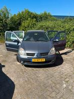 Mooie Renault clio met lage km stand motor defect, Auto diversen, Schadeauto's, Ophalen, Blauw, Handgeschakeld, 1390 cc