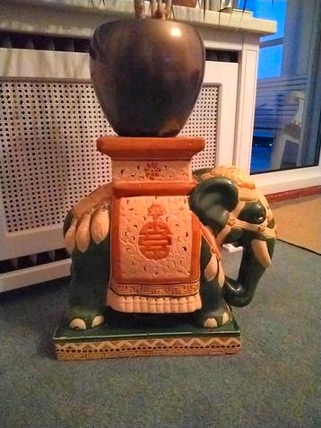 Grote Keramische Olifant Plantentafel beschikbaar voor biedingen