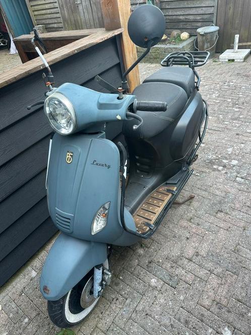 Riva luxury scooter, Fietsen en Brommers, Snorfietsen en Snorscooters, Gebruikt, Overige merken, Benzine, Ophalen
