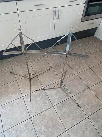 Muziekstandaard (2x) beschikbaar voor biedingen