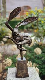 HAAS OP BLOK / XL / bronzen tuinbeeld, Dierenbeeld, Nieuw, Info@huisentuindecoratiemarie.nl, Huis en tuin decoratie marie