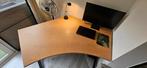 Bureau met zwart onderstel en bruin werkblad., Ophalen, In hoogte verstelbaar, Zo goed als nieuw, Bureau