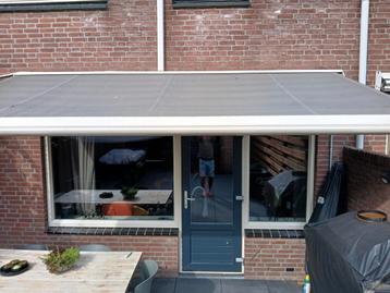 Zonneschermen elektrische. . 4 m breedt uitschuiflengte beschikbaar voor biedingen