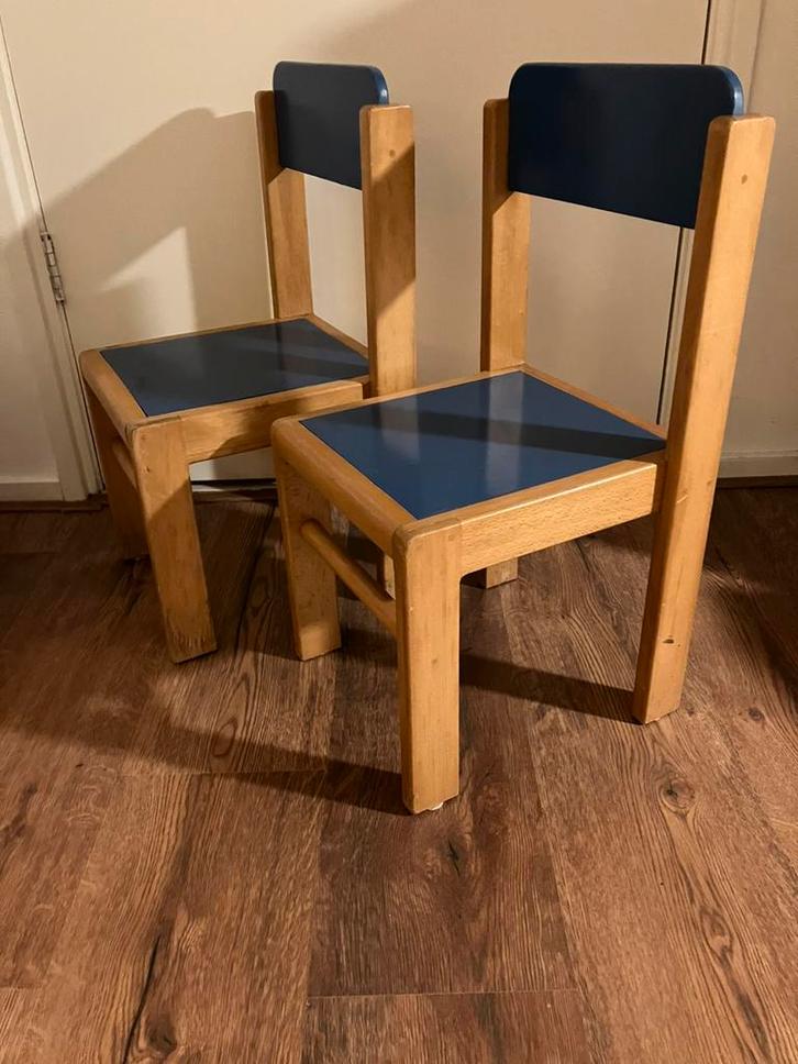 Vandijktoys 2 houten kinderstoeltjes peuterstoeltje vintage, Kinderen en Baby's, Kinderkamer | Tafels en Stoelen, Gebruikt, Stoel(en)