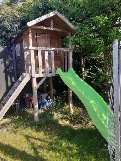 Mooie houten speelhuis met glijbaan!, Kinderen en Baby's, Speelgoed | Buiten | Speelhuisjes, Gebruikt, Hout, Ophalen