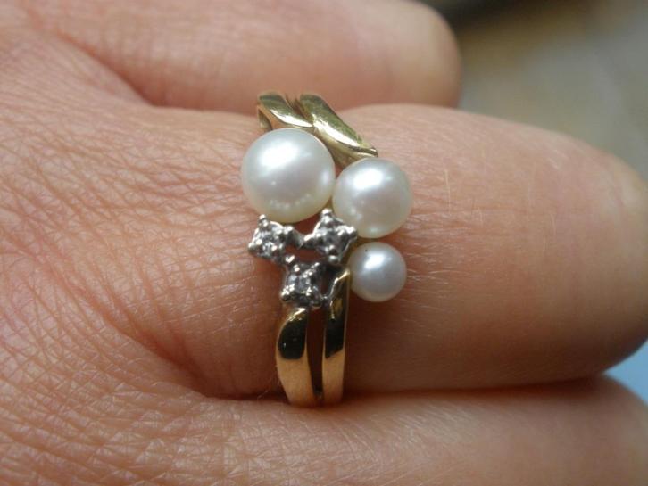 Gouden ring Met parels en Diamanten uit Zeeuwse boedel, Sieraden, Tassen en Uiterlijk, Ringen, Zo goed als nieuw, Dame, 17 tot 18