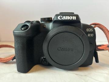 Canon R10 body met garantie beschikbaar voor biedingen
