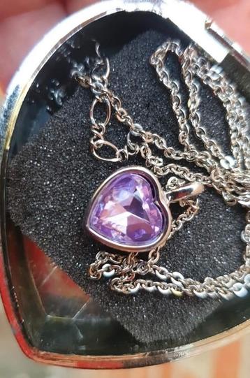 Mooi ketting met mooi hanger. beschikbaar voor biedingen