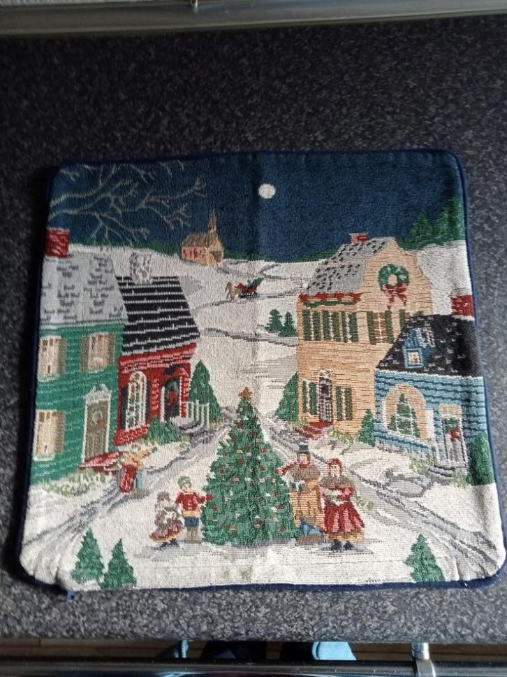 KERST: 3 prachtige kerst gobelin kussenhoesjes met kerstboom, Huis en Inrichting, Woonaccessoires | Kussens, Zo goed als nieuw